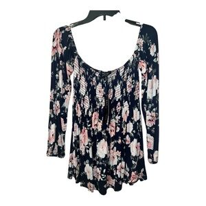 Urban Girl Floral Print Long Sleeve Women's Blouse size Small Ruching to bodice